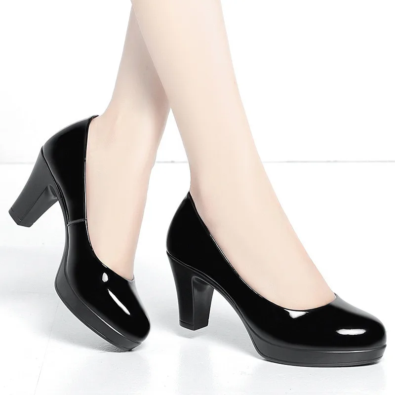Sepatu Kulit Paten Elegan Ukur - Patent Leather Pump ulasan dan harga